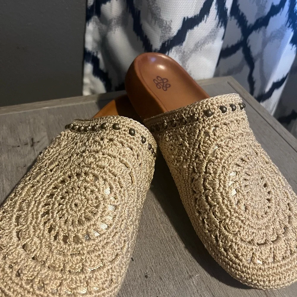 Elegant  Bolina’s Tan Crochet Women's Mules - Picture 4 of 8